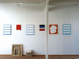 Tineke Bouma, atelieropname 2005 met zes nieuwe werken in latex en acryl op linnen (foto: PHŒBUS•Rotterdam)
PHŒBUS•Rotterdam