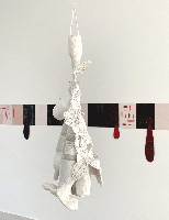 Célio Braga, detail expositie 'Flesh and Flowers', 2022 -

met 'Open Wounds' en  hangende sculptuur 'Bouquet (Fleurs du Mal)'
PHŒBUS•Rotterdam