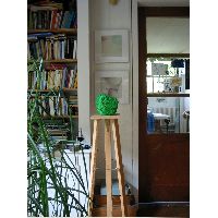 /images/gritsch/108-0888_IMG-th.jpg Stefan Gritsch, opname in huis, 2003; op een sokkel de groene ''Klumpen'' verf
PHŒBUS•Rotterdam