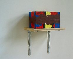 Stefan Gritsch, Acrylfarbe 2002/2003,  24 x 15 x 15 cm.; dit werk is dunne, gegoten lagen verf; het blok is op verschillende plaatsen doorgezaagd en weer - met verf - aan elkaar gezet
PHŒBUS•Rotterdam