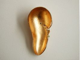 Regula Maria Müller, 'Golden (Y)ear', 2000, oplage 7, glas, bladgoud, glazen 'berenogen',

12 x 6 x 4 cm.
PHŒBUS•Rotterdam