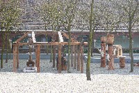Pjotr Müller, 'Mijn Paradijs', 1984-7, 13 x 4.5 x 2.6 m., eikenhout en diverse steensoorten, zoals geëxposeerd op de binnenplaats van Rijksmuseum Twenthe, 2008
PHŒBUS•Rotterdam