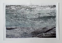 Eva-Maria Schön, 2017, foto van zee [I], met één brede, horizontale 'Pinselstreich',

1 x 0.70 m.
PHŒBUS•Rotterdam