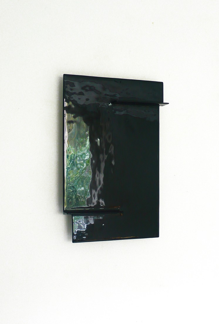 Joachim Bandau, zwart lak om houten kern, 2012, ca. 42 x 28 x 3 cm.
PHŒBUS•Rotterdam Joachim Bandau, zwart lak om houten kern, 2012, ca. 42 x 28 x 3 cm.
PHŒBUS•Rotterdam