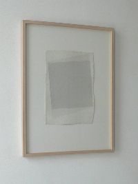 Joachim Bandau, aquarel, twee vlakken van zeer verdunde zwarte aquarelverf,

gesigneerd ''Bandau 97'', 0.43 x 0.30 m.
PHŒBUS•Rotterdam