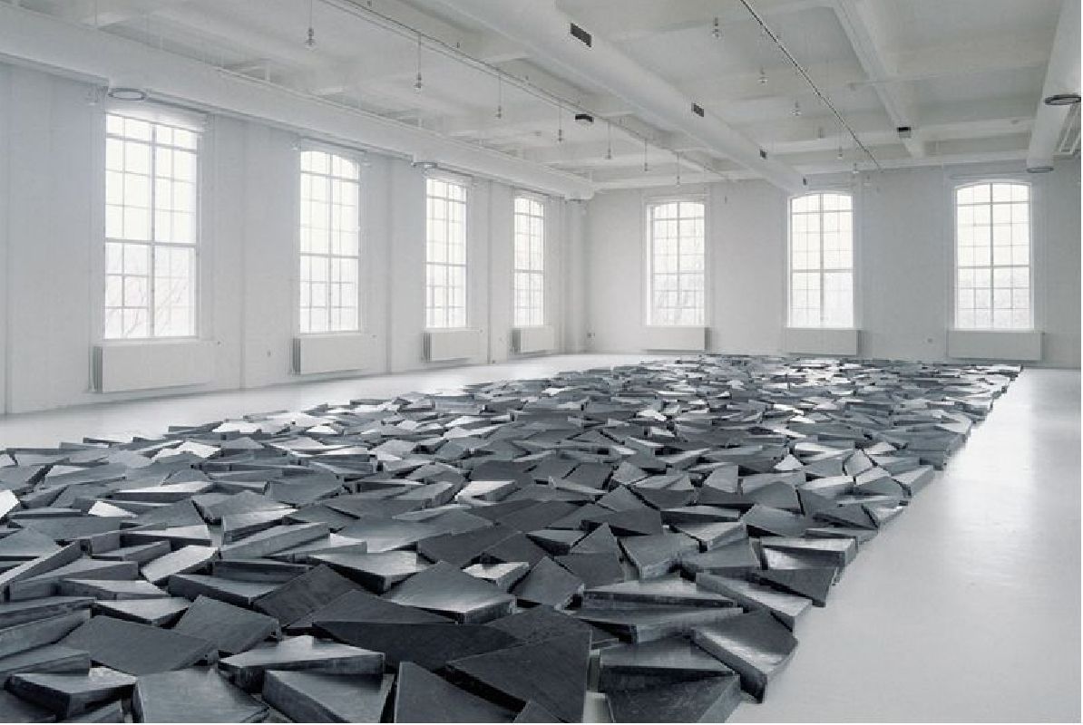 Joachim Bandau, Grosses Bleimeer, 1989-1990, elementen van lood om hout, opstelling Ludwigsforum Aken, 2001
PHŒBUS•Rotterdam Joachim Bandau, Grosses Bleimeer, 1989-1990, elementen van lood om hout, opstelling Ludwigsforum Aken, 2001
PHŒBUS•Rotterdam