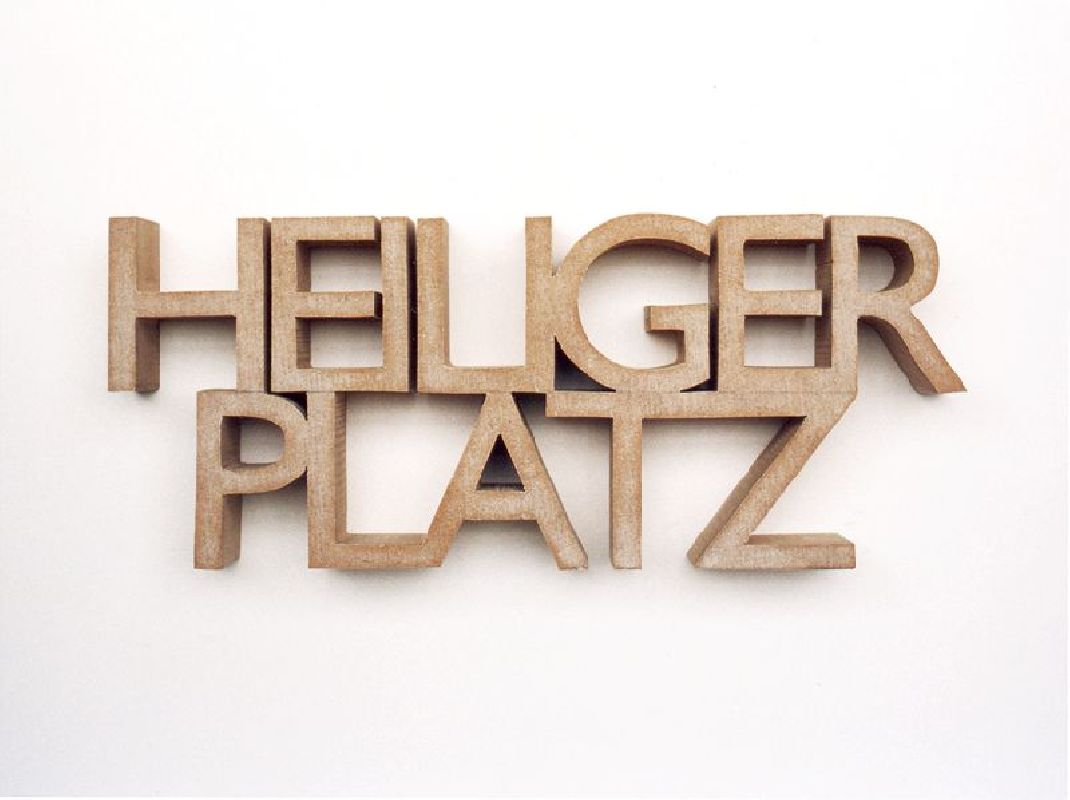 Simon Benson, ''HEILIGER PLATZ'', 1998, opl. 10, mdf, 11 x 26 x 4 cm.
PHŒBUS•Rotterdam Simon Benson, ''HEILIGER PLATZ'', 1998, opl. 10, mdf, 11 x 26 x 4 cm.
PHŒBUS•Rotterdam