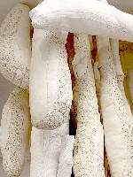 Célio Braga, expositie in Kunstmuseum Den Haag 10 juni - 10 september 2023: SKIN WOUND QUEER

''23 White Shirts'', 2000-2001, formaat variabel afhankelijk van plaatsing; met overhemden,

vaak gekregen van aidsvrienden, die in elkaar gevouwen en opgeborduurd zijn. detail
PHŒBUS•Rotterdam
