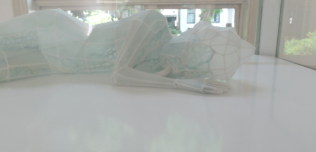 Esther Bruggink, Rusalka, 2006-2019, polyesterfilm, borduurgaren, metaaldraad, glas, staal, 0.70 x 0.70 x 1.40 m., detail.
PHŒBUS•Rotterdam Esther Bruggink, Rusalka, 2006-2019, polyesterfilm, borduurgaren, metaaldraad, glas, staal, 0.70 x 0.70 x 1.40 m., detail.
PHŒBUS•Rotterdam