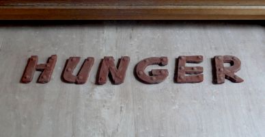 Gilbert van Drunen, 'HUNGER', 2010/2012. chocoladeletters
PHŒBUS•Rotterdam