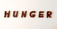 Gilbert van Drunen, 'HUNGER', 2010-12, chocolade/noten, ca. 20 x 100
cm
PHŒBUS•Rotterdam