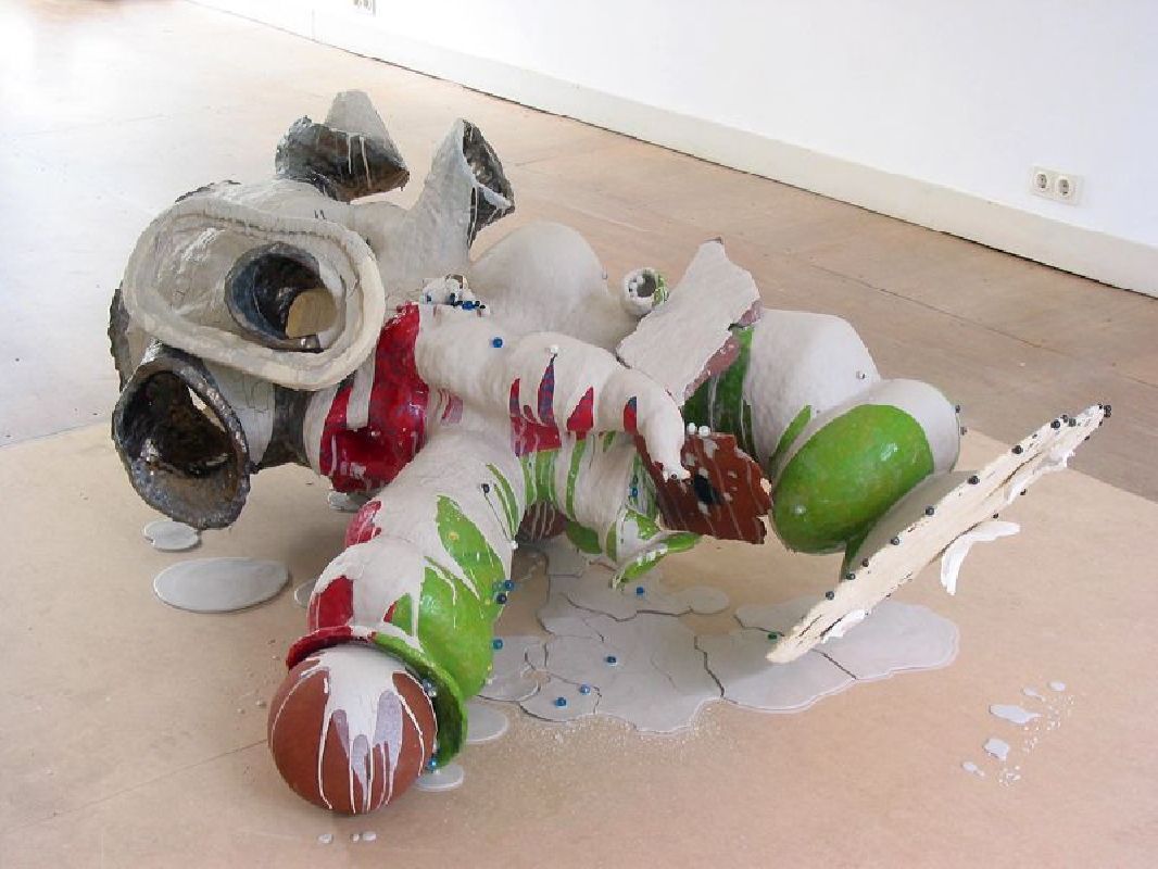 z.t. ['FISHTORY'], 2005, keramiek overgoten met gietklei, gemaakt in het EKWC,

ca. 230 liggend op de grond
PHŒBUS•Rotterdam