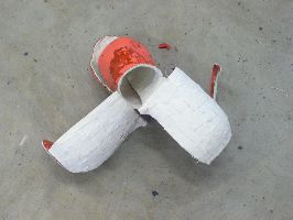 Stefan Gritsch, ''Milchkanne'', 2007, acrylverf, grondering, linnen [melkkan 2 ltr. en afdruk]; deze sculptuur bestaat uit een verfhuid die los van of in/om de melkkan wordt getoond.
PHŒBUS•Rotterdam