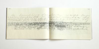 Toine Horvers, open pagina uit: 'Panorama Inis Oí­rr', 2006, met vijftien (dubbele) pagina's in japanse binding, papier Whenzon 30 grs., waarop geschreven tekeningen in Faber Castell 2B potlood, die een panorama van 360o in twaalf segmenten beschrijven, nederlandstalig, met omslag in grijspapier, 22 x 30 cm.
PHŒBUS•Rotterdam