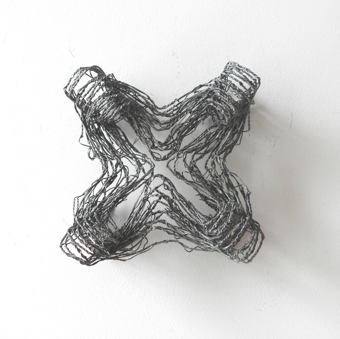 Hans Houwing, z.t. 18 x 18 x 9 cm. chicken wire
PHŒBUS•Rotterdam