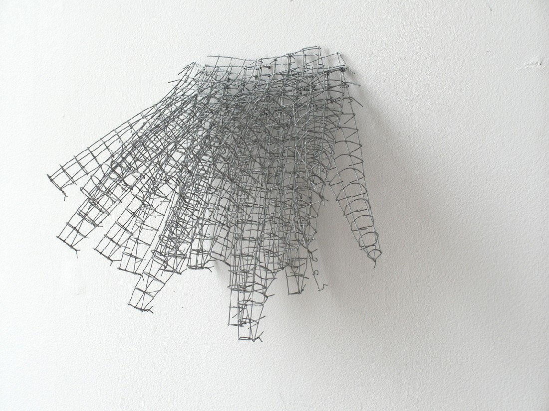 Hans Houwing, z.t. 2004, volièregaas, 2 x 26 x 11 cm.
PHŒBUS•Rotterdam