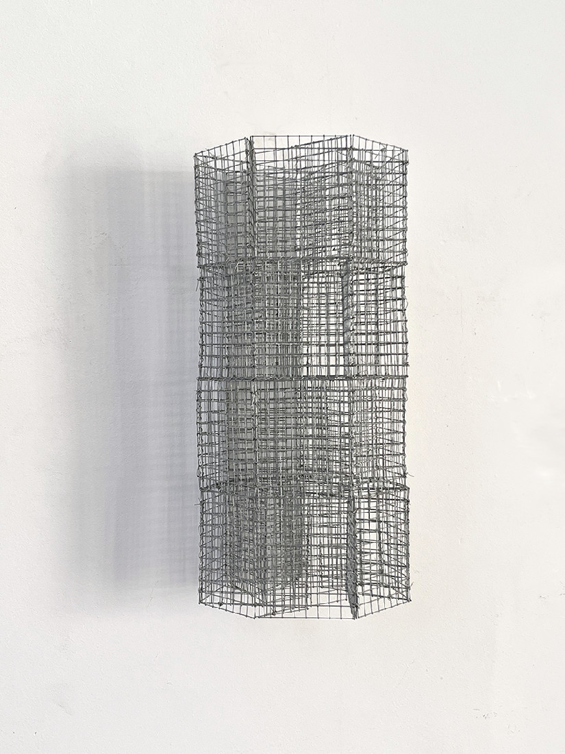 Hans Houwing, 7-kantig model in 4 lagen, 29-5-23, ongedierte-gaas, 26 x 12 x 12 cm
PHŒBUS•Rotterdam