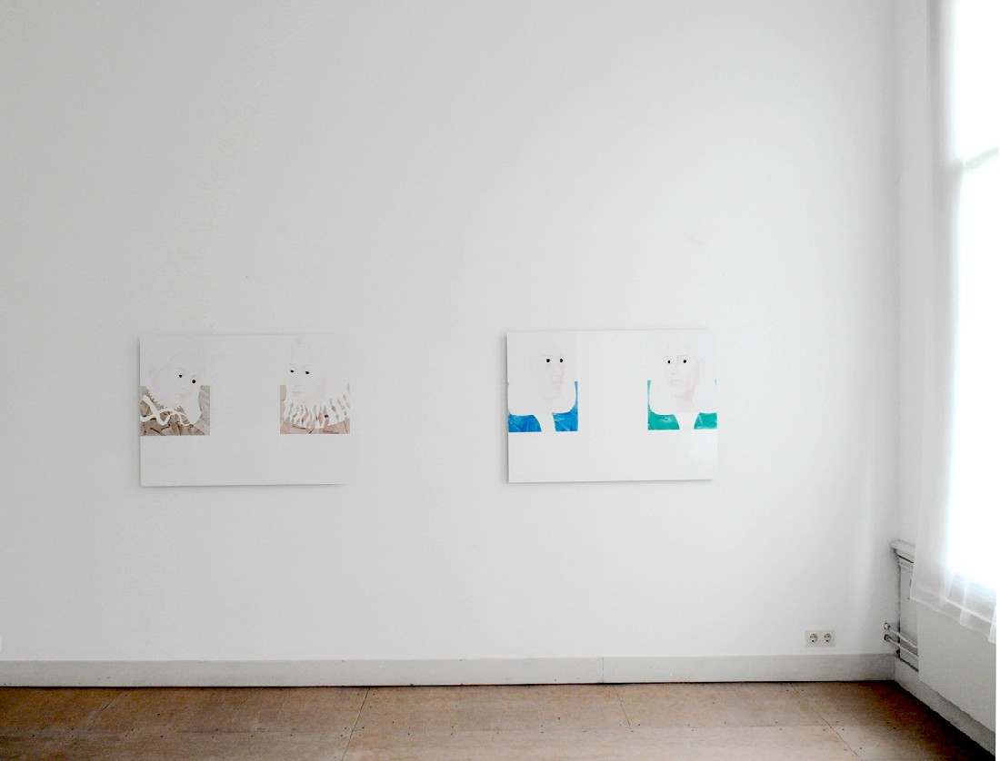 Bernadet ten Hove, twee werken uit de reeks Present Presence, drieluiken, 2017, acryl, lakverf en vilt op aluminium, elk 75 x 105 x 2 cm. Links: Catharina van Alexandrië en Barbara, naar Vittore Belliniano. Rechts: Portret van twee mannen, naar Vittore Belliniano
PHŒBUS•Rotterdam Bernadet ten Hove, twee werken uit de reeks Present Presence, drieluiken, 2017, acryl, lakverf en vilt op aluminium, elk 75 x 105 x 2 cm. Links: Catharina van Alexandrië en Barbara, naar Vittore Belliniano. Rechts: Portret van twee mannen, naar Vittore Belliniano
PHŒBUS•Rotterdam