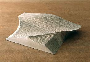 Paul de Kort, STRATA (ONDOSO), 1997, gelaagd aluminium, 0.60 x 0.44 x 0.10 m.
PHŒBUS•Rotterdam