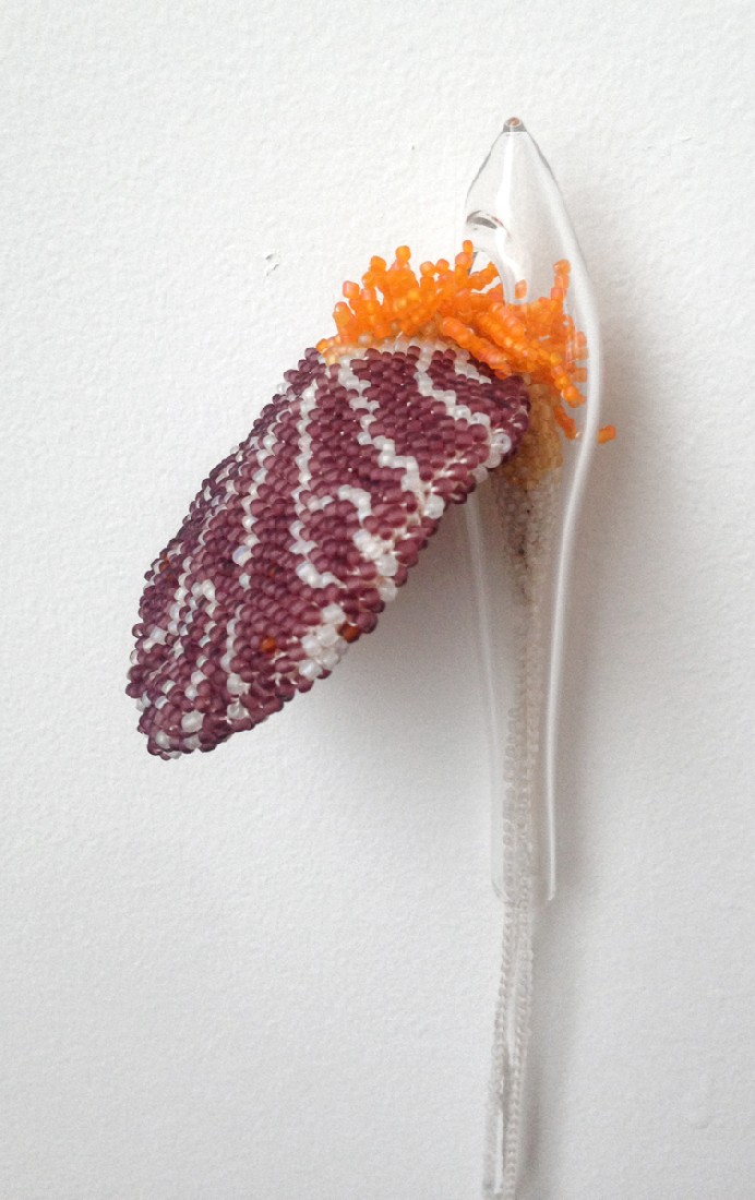 Regula Maria Müller: 'Iris III', glaskralen, textiel, glas
PHŒBUS•Rotterdam