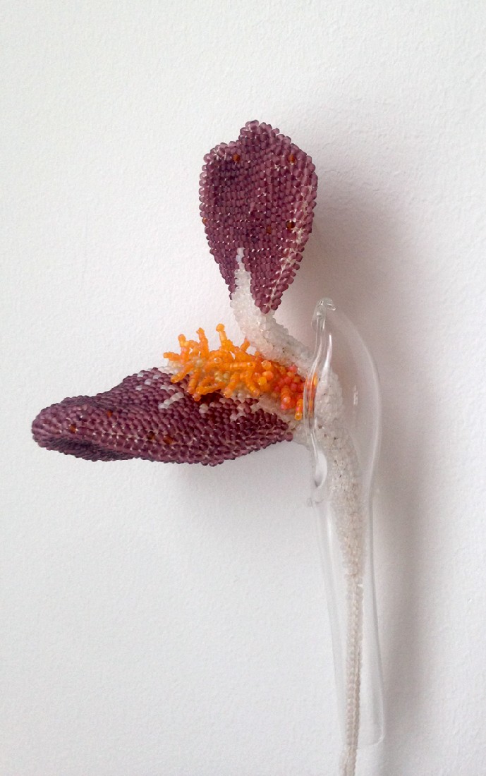 Regula Maria Müller: 'Iris III', glaskralen, textiel, glas
PHŒBUS•Rotterdam