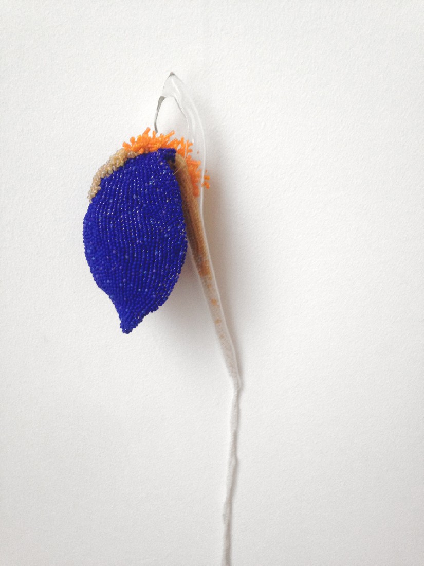 Regula Maria Müller: 'Iris III', glaskralen, textiel, glas
PHŒBUS•Rotterdam