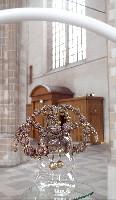 Regula Maria Müller, 'Kroon voor de Zotheid II' -

glas, enkele gouden kralen, bronskleurige glaskralen/koperdraad, katoen
PHŒBUS•Rotterdam