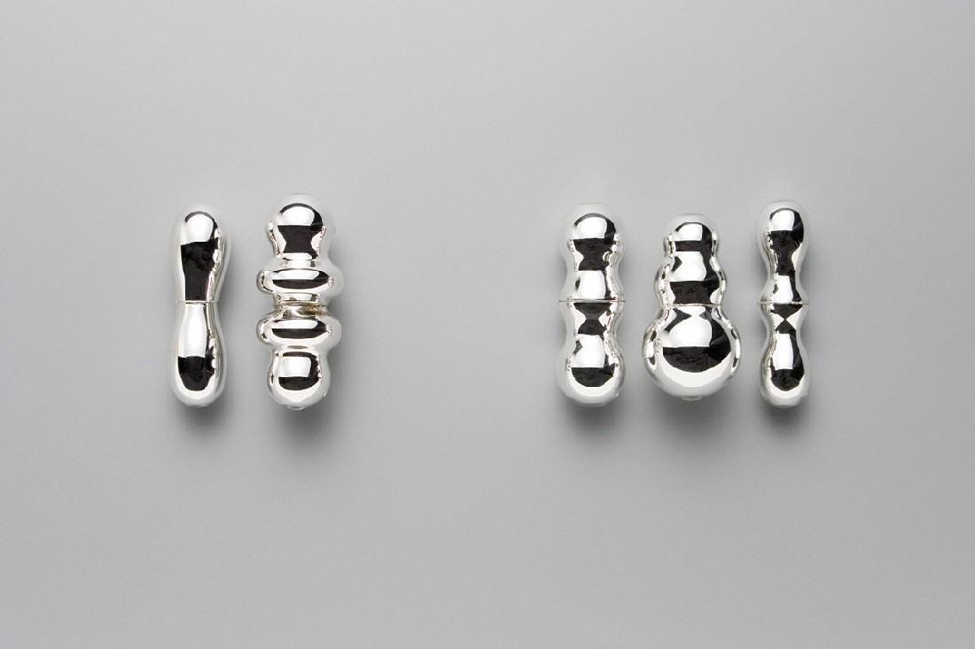 Evert Nijland ‘Imagine Riflessa’, 2006-2010, installatie 2015 broches, verspiegeld glas, staal, 8 x 2-4 cm, achterblad foam/print detail ‘Carceri’ van Piranesi
PHŒBUS•Rotterdam Evert Nijland ‘Imagine Riflessa’, 2006-2010, installatie 2015 broches, verspiegeld glas, staal, 8 x 2-4 cm, achterblad foam/print detail ‘Carceri’ van Piranesi
PHŒBUS•Rotterdam
