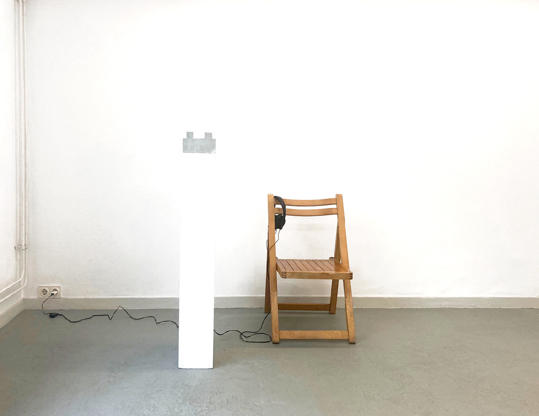 Sara Nuytemans, 'Observatory of the Self 8.1’, draagbaar object in zink/spiegelglas, 12 x 34 x 22 cm.; koptelefoon; gesproken tekst [water]
PHŒBUS•Rotterdam