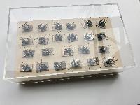 Gert-Jan Prins, Batteries, 2019, 23 stuks ± 3 x 3 x 3 cm., germanium- en siliciumtransistors, verzilverd messing, soldeer.
PHŒBUS•Rotterdam