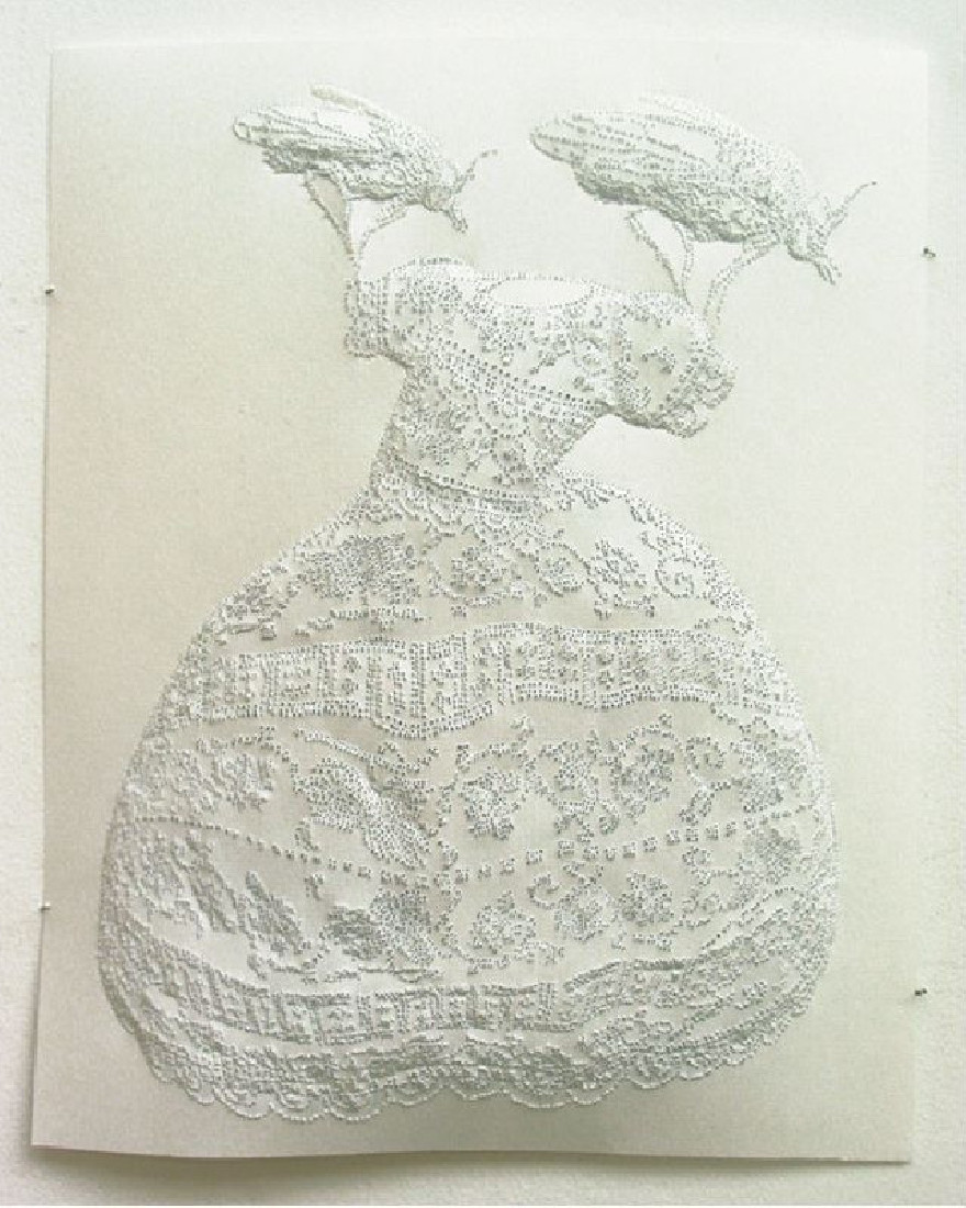 Amparo Sard, 2004 [jurkje aan twee bijen hangend], perforaties op papier,

25 x 20 cm.
PHŒBUS•Rotterdam