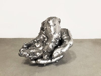 Amparo Sard, 'Hulp...', 2020, aluminiumlegering (sculptuur kan binnen en buiten geplaatst),

0.74 x 0.60 x 1.05 m.
PHŒBUS•Rotterdam