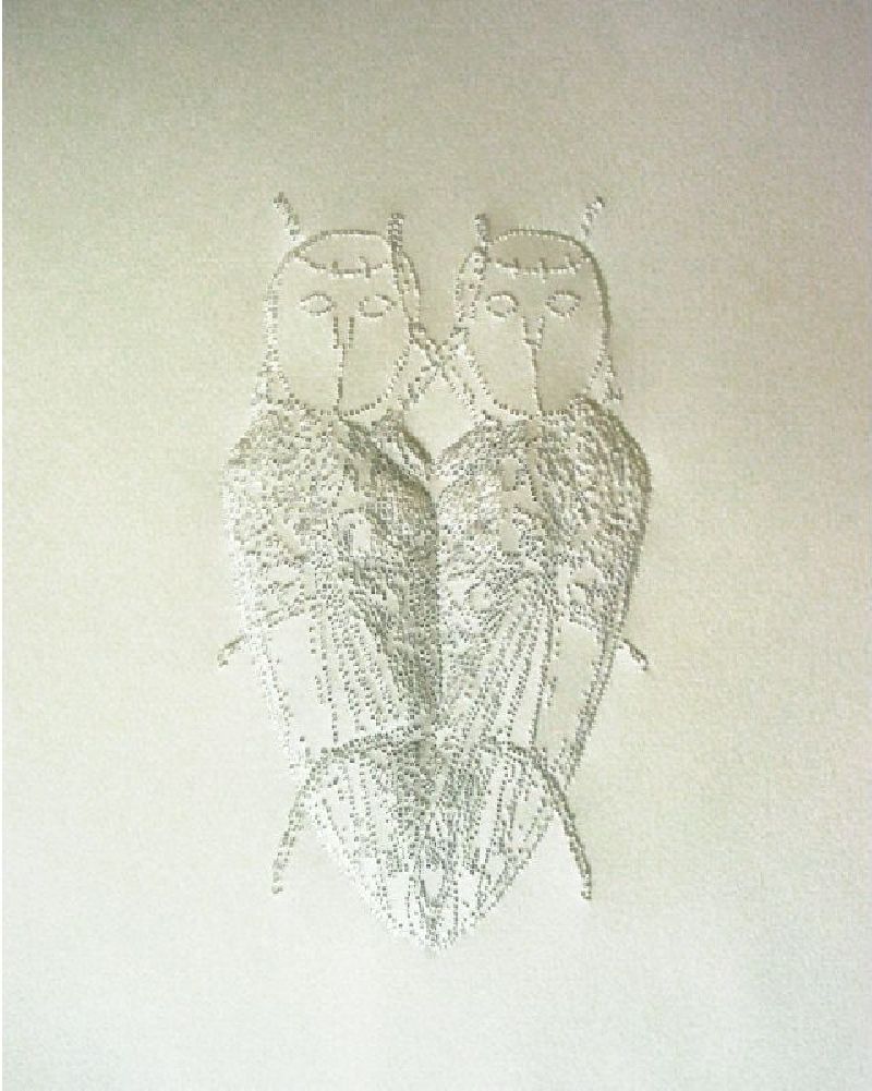 Amparo Sard, 2004 [twee bijen samenhangend], perforaties op papier,

25 x 20 cm.
PHŒBUS•Rotterdam