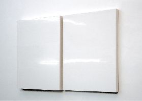 Willy de Sauter, tweeluik 2006, krijt, pigment/ paneel, gepolijst, 45 x 40 x 1,8 cm. en 45 x 40 x 2,5 cm. [wit]
PHŒBUS•Rotterdam