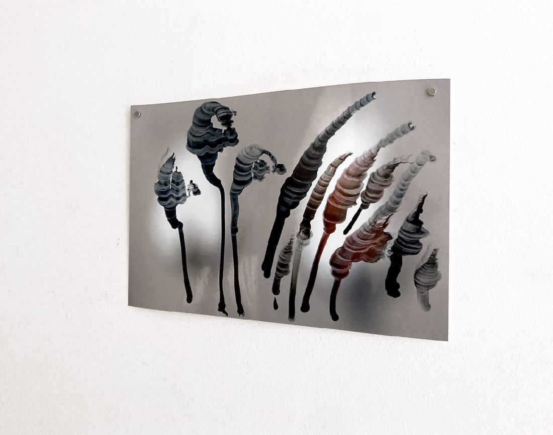 Eva-Maria Schön, 'Handvokabulär'- inkt op foto, 2021, ca. 20 x 30 cm.
PHŒBUS•Rotterdam Eva-Maria Schön, 'Handvokabulär'- inkt op foto, 2021, ca. 20 x 30 cm.
PHŒBUS•Rotterdam