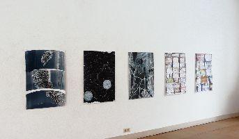 Eva-Maria Schön, vijf aquarellen, met paletmes, vingers, vuist aangebracht, 2008/09,

1 x 0.70 m.
PHŒBUS•Rotterdam