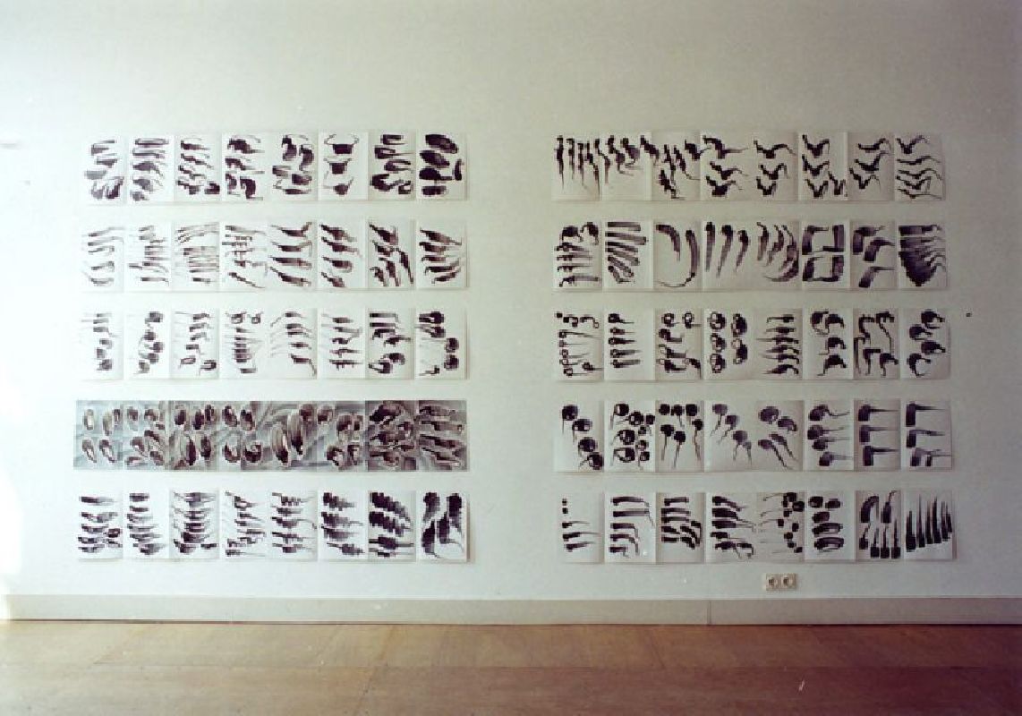 Eva-Maria Schön, 10 leporello's, 2000, inkt/papier, 0.35 x 2 m., 7 vouwen.
PHŒBUS•Rotterdam Eva-Maria Schön, 10 leporello's, 2000, inkt/papier, 0.35 x 2 m., 7 vouwen.
PHŒBUS•Rotterdam