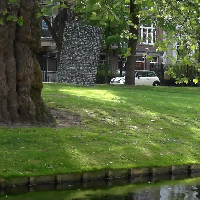 Jan Smejkal places a textwork hanging in a tree above the water, just across the gallery, on the Eendrachtsweg/Westersingel.
PHŒBUS•Rotterdam