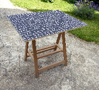 Jan Smejkal, tafel met tekstschilderij, acryl/hout, blad 60 x 60 cm.
PHŒBUS•Rotterdam