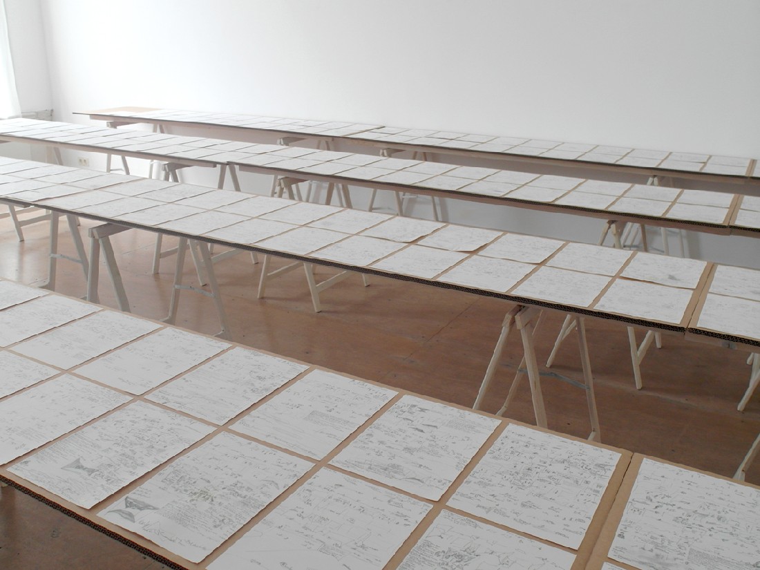 Hans Stevens, '365 DagA4-tjes', 2010, in potlood op papier, galerieruimte beletage,

t.g.v. POETRY International 2017
PHŒBUS•Rotterdam