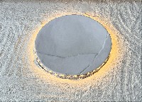 Rick van Strien, “How Shall We Greet the Sun? - No. 1” - Detail ¬¬installatie Nieuwe laden project - keramiek - ø 44 x d 5 cm - 2025
PHŒBUS•Rotterdam