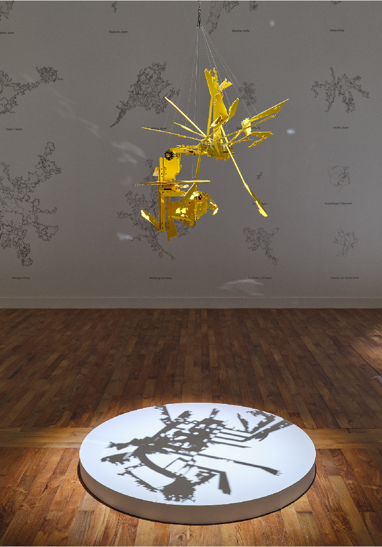 Ken'ichiro Taniguchi, ''City Study - Small Green Remains - Apeldoorn, the Netherlands #1''
2016; compressed pvc, brass, steel, hinges, rotatable devices, 85 x 75 x 60 cm.
On the wall: ''City Tracing'' printed on sticker / sheet
PHŒBUS•Rotterdam Ken'ichiro Taniguchi, ''City Study - Small Green Remains - Apeldoorn, the Netherlands #1''
2016; compressed pvc, brass, steel, hinges, rotatable devices, 85 x 75 x 60 cm.
On the wall: ''City Tracing'' printed on sticker / sheet
PHŒBUS•Rotterdam
