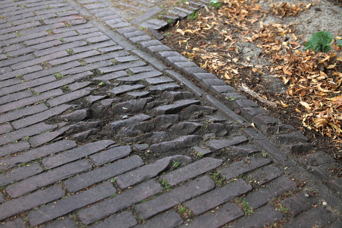 Ken'ichiro Taniguchi, vindplaats 2013, Valkhof Nijmegen NL, park naast museum.
staande sculptuur 2015
PHŒBUS•Rotterdam Ken'ichiro Taniguchi, vindplaats 2013, Valkhof Nijmegen NL, park naast museum.
staande sculptuur 2015
PHŒBUS•Rotterdam