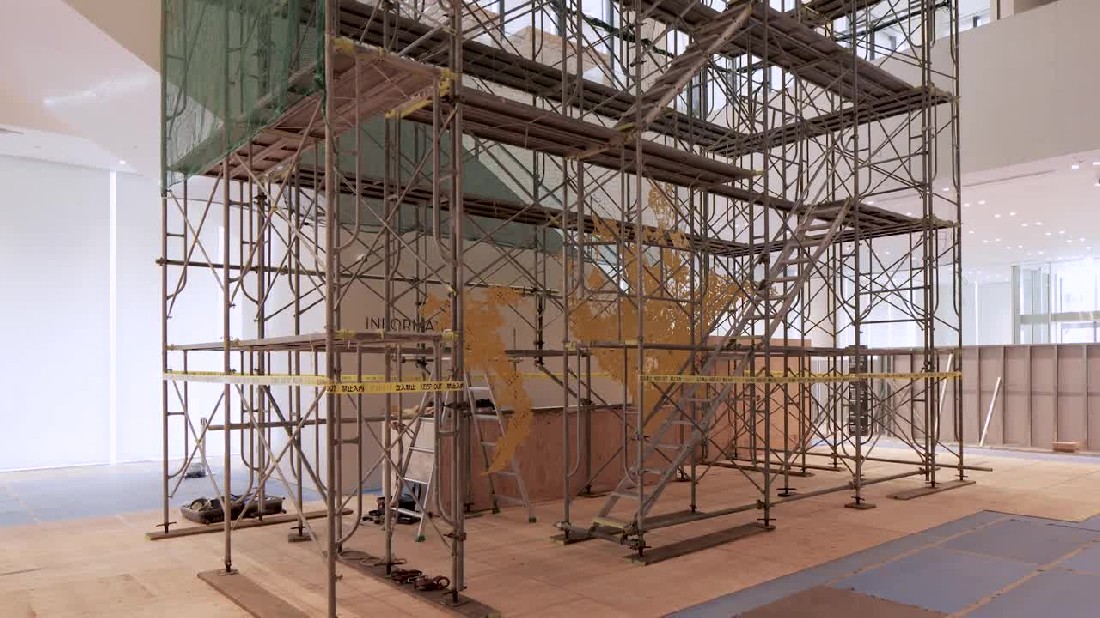 7 okober 2018: oplevering Ken'ichiro Taniguchi, ''Hecomi Study - The exploration of Sapporo's shape''. Drie werken: een hangende drie-dimensionale sculptuur 6.20 x 7 x 5.80 m.; een hangende 2-dimensionale plattegrond van Sapporo, in kleine stukken verdeeld, ditmaal volgens het patroon van de rivieren in de stad - beide werken in carbon, stainless steel, gespoten lak; een wandreliëf in aluminium/gespoten lak - die de plattegrond in losse delen toont. Ken'ichiro Taniguchi, ''Hecomi Study - The exploration of Sapporo's shape''. Film over de productie en plaatsing, gesproken tekst Ken'ichiro Taniguchi. 16 minuten.
PHŒBUS•Rotterdam 7 okober 2018: oplevering Ken'ichiro Taniguchi, ''Hecomi Study - The exploration of Sapporo's shape''. Drie werken: een hangende drie-dimensionale sculptuur 6.20 x 7 x 5.80 m.; een hangende 2-dimensionale plattegrond van Sapporo, in kleine stukken verdeeld, ditmaal volgens het patroon van de rivieren in de stad - beide werken in carbon, stainless steel, gespoten lak; een wandreliëf in aluminium/gespoten lak - die de plattegrond in losse delen toont. Ken'ichiro Taniguchi, ''Hecomi Study - The exploration of Sapporo's shape''. Film over de productie en plaatsing, gesproken tekst Ken'ichiro Taniguchi. 16 minuten.
PHŒBUS•Rotterdam