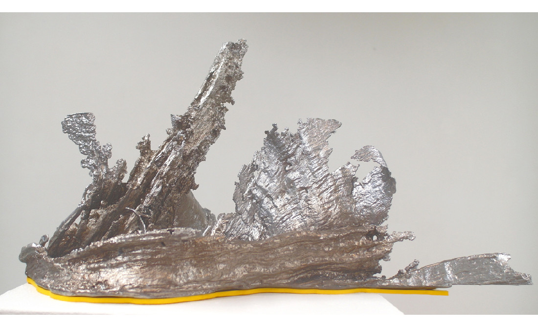 Ken'ichiro Taniguchi, 'Thanks to the white ants', 2013, aluminium en pvc 17 x 37 x 20 cm. (tweede staat). Ken'ichiro Taniguchi heeft tot nu een werk in aluminium gemaakt - bij kunstenaarsinitiatief Miet, Beers. Gebaseerd op een door mieren gemaakte holte in een boom. boom met 'hecomi'-vlak.
PHŒBUS•Rotterdam Ken'ichiro Taniguchi, 'Thanks to the white ants', 2013, aluminium en pvc 17 x 37 x 20 cm. (tweede staat). Ken'ichiro Taniguchi heeft tot nu een werk in aluminium gemaakt - bij kunstenaarsinitiatief Miet, Beers. Gebaseerd op een door mieren gemaakte holte in een boom. boom met 'hecomi'-vlak.
PHŒBUS•Rotterdam