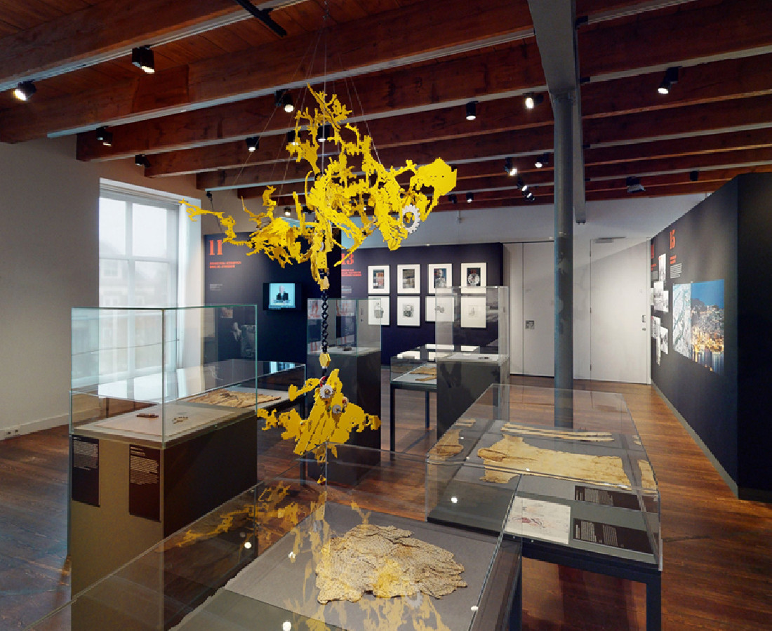 Ken'ichiro Taniguchi, City Study for Hiroshima, Japan approx. 1 / 15,000 scale 2020
Compressed PVC, Brass, Steel, Hinges, Wood, Acrylic plate, Rotatable devices,
Caster 208 x 268 x 103 cm
PHŒBUS•Rotterdam Ken'ichiro Taniguchi, City Study for Hiroshima, Japan approx. 1 / 15,000 scale 2020
Compressed PVC, Brass, Steel, Hinges, Wood, Acrylic plate, Rotatable devices,
Caster 208 x 268 x 103 cm
PHŒBUS•Rotterdam
