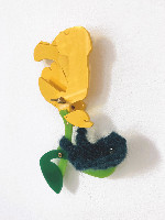 Ken'ichiro and Ayako Taniguchi, ''Hecomi Garactoring - Tulip'', 2021, pvc, koper, staal, acrylplaat, wol, 14 x 9 x 4.5 cm.
PHŒBUS•Rotterdam