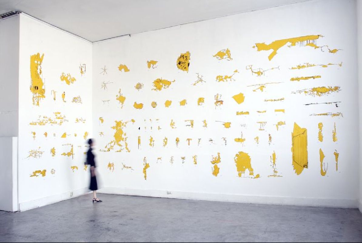 Ken'ichiro Taniguchi, 2008: een overzicht van 'hecomi's' in Duende Rotterdam, waar het resultaat van de zoekperiode april tot juni 2008 in Rotterdam, werd gepresenteerd; van de hier in gele kunststof uitgevoerde silhouetten van 'hecomi's' worden naderhand opvouwbare wandobjecten gemaakt - die begin 2009 in PHŒBUS•Rotterdam worden geëxposeerd
PHŒBUS•Rotterdam Ken'ichiro Taniguchi, 2008: een overzicht van 'hecomi's' in Duende Rotterdam, waar het resultaat van de zoekperiode april tot juni 2008 in Rotterdam, werd gepresenteerd; van de hier in gele kunststof uitgevoerde silhouetten van 'hecomi's' worden naderhand opvouwbare wandobjecten gemaakt - die begin 2009 in PHŒBUS•Rotterdam worden geëxposeerd
PHŒBUS•Rotterdam