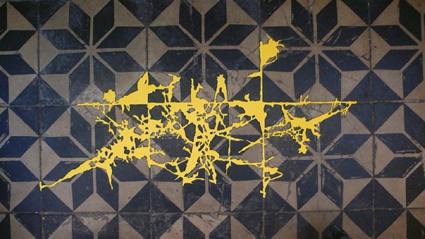 Ken'ichiro Taniguchi, 2008: de complexe vorm van een 'hecomi' (eng. 'dent', ned. 'opening', 'gat') in een tegelvloer Eendrachtsweg 61 Rotterdam, is uitgangspunt voor een wandobject in gele kunststof
PHŒBUS•Rotterdam Ken'ichiro Taniguchi, 2008: de complexe vorm van een 'hecomi' (eng. 'dent', ned. 'opening', 'gat') in een tegelvloer Eendrachtsweg 61 Rotterdam, is uitgangspunt voor een wandobject in gele kunststof
PHŒBUS•Rotterdam