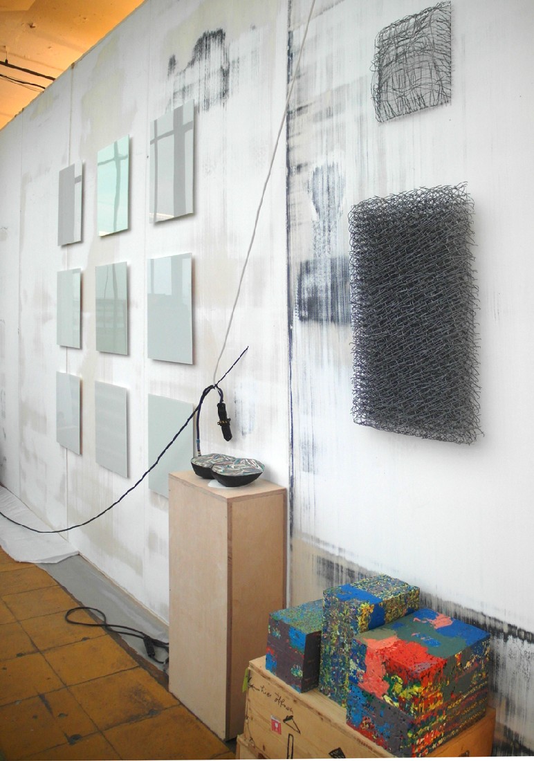 PHŒBUS•Rotterdam op ART Rotterdam 2017: Regula Maria Müller en Stefan Gritsch,

achterzijde van de stand met onder meer werk van Ane Vester en Hans Houwing
PHŒBUS•Rotterdam